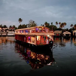 Botel Vaishnav Tours, Alappuzha